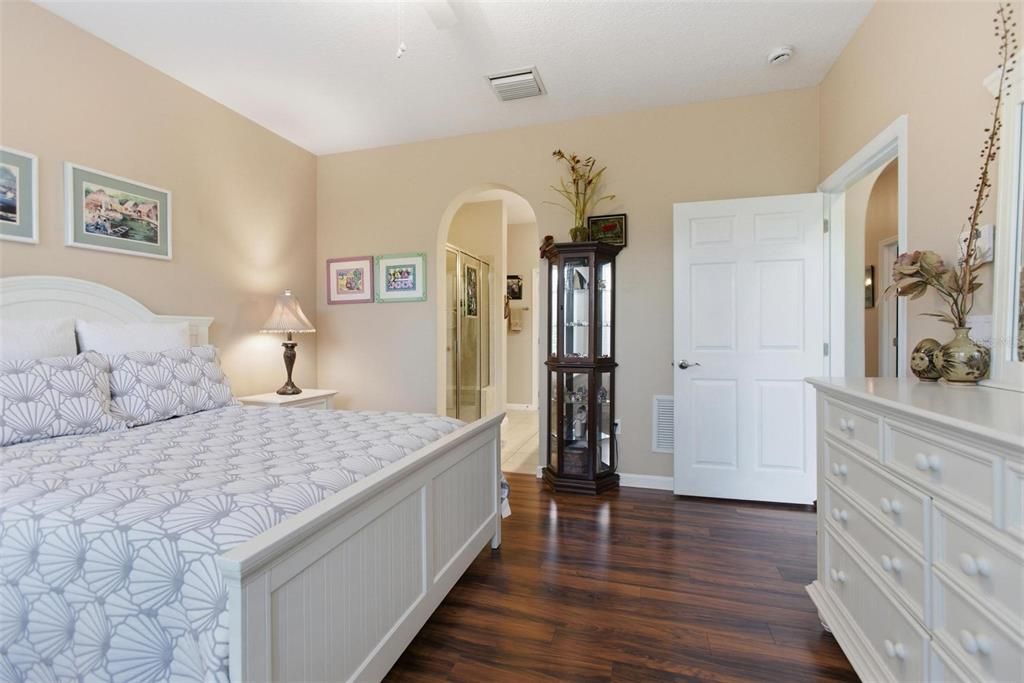 Active With Contract: $357,500 (2 beds, 2 baths, 1448 Square Feet)