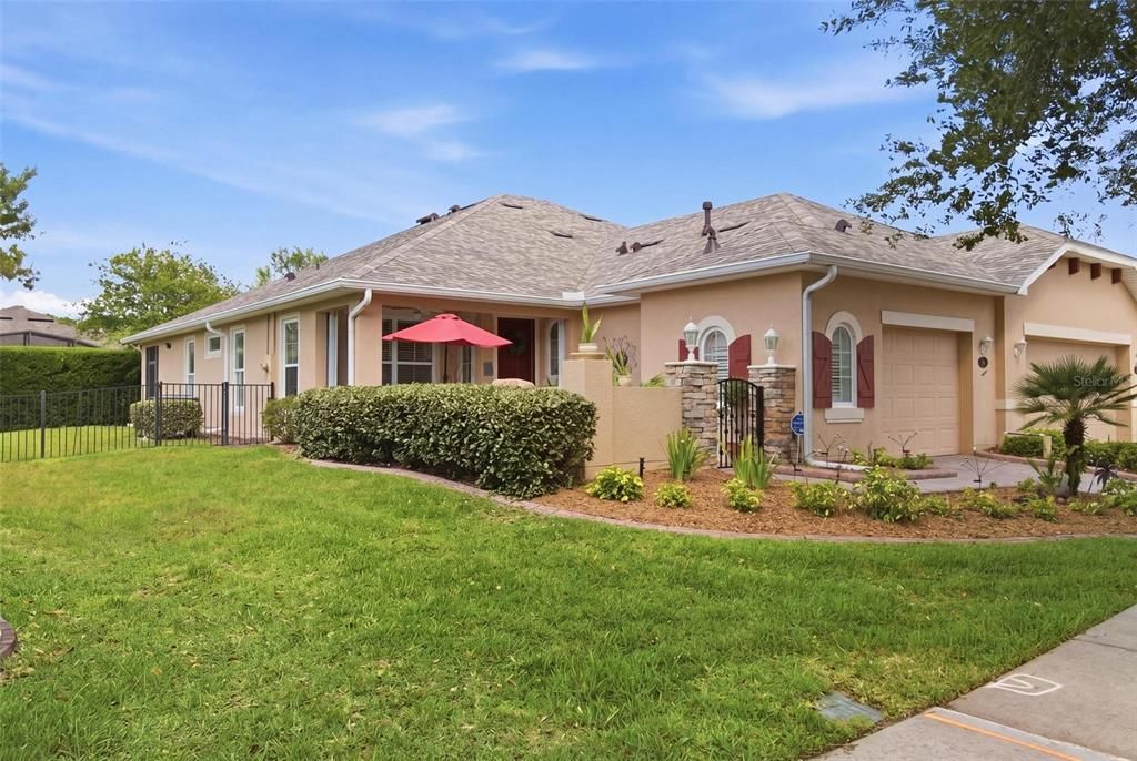 Active With Contract: $357,500 (2 beds, 2 baths, 1448 Square Feet)