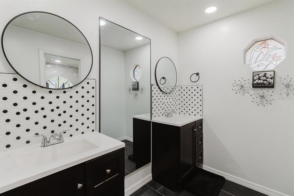 Activo con contrato: $470,500 (4 camas, 2 baños, 2476 Pies cuadrados)