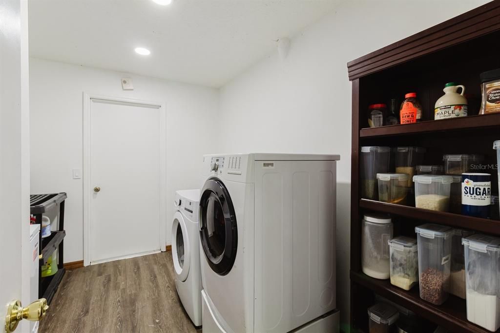 Activo con contrato: $470,500 (4 camas, 2 baños, 2476 Pies cuadrados)