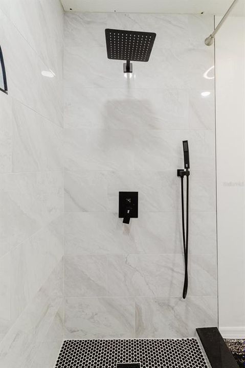 Activo con contrato: $470,500 (4 camas, 2 baños, 2476 Pies cuadrados)