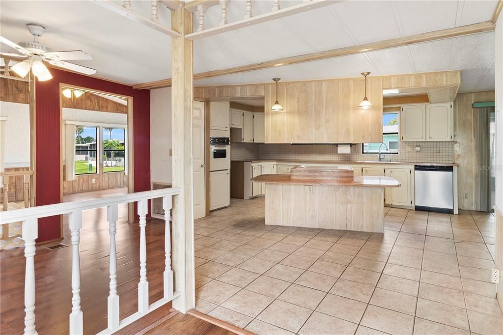 На продажу: $89,900 (2 спален, 2 ванн, 1425 Квадратных фут)
