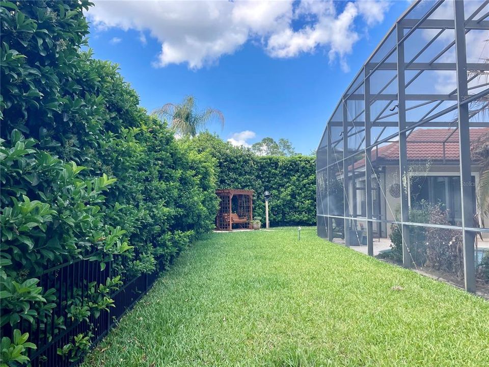 Activo con contrato: $1,025,000 (4 camas, 3 baños, 3453 Pies cuadrados)