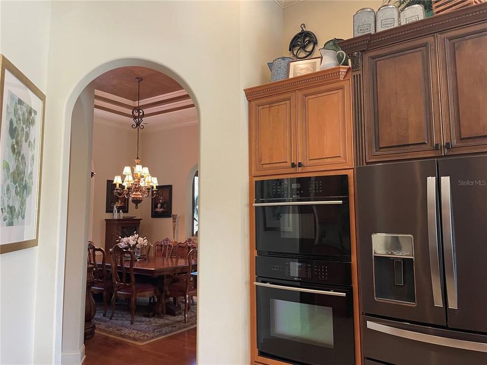 Activo con contrato: $1,025,000 (4 camas, 3 baños, 3453 Pies cuadrados)