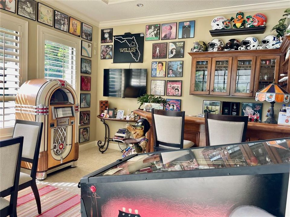 Activo con contrato: $1,025,000 (4 camas, 3 baños, 3453 Pies cuadrados)