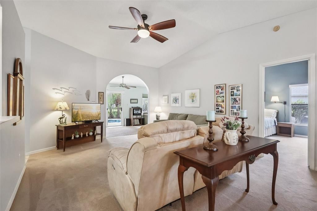 Active With Contract: $240,000 (2 beds, 2 baths, 1667 Square Feet)