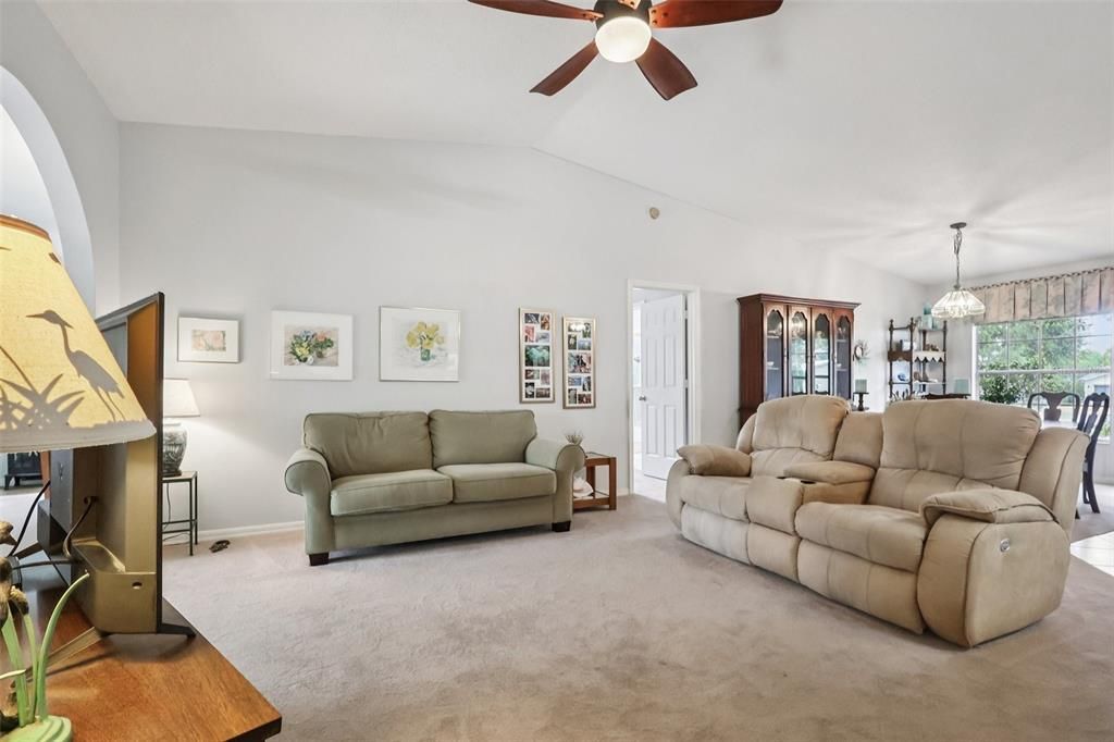 Active With Contract: $240,000 (2 beds, 2 baths, 1667 Square Feet)