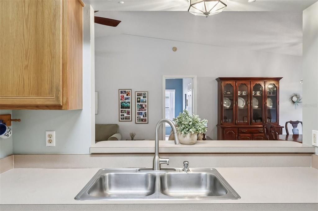 Active With Contract: $240,000 (2 beds, 2 baths, 1667 Square Feet)