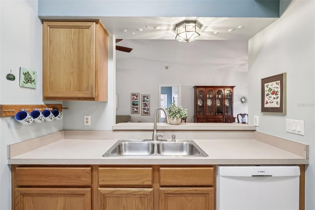 Active With Contract: $240,000 (2 beds, 2 baths, 1667 Square Feet)