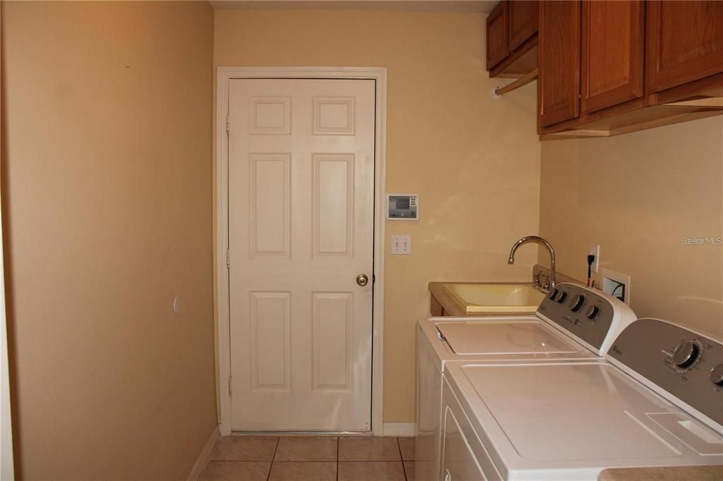 For Rent: $2,849 (3 beds, 2 baths, 2408 Square Feet)