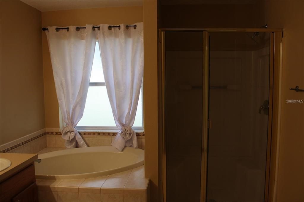 For Rent: $2,849 (3 beds, 2 baths, 2408 Square Feet)