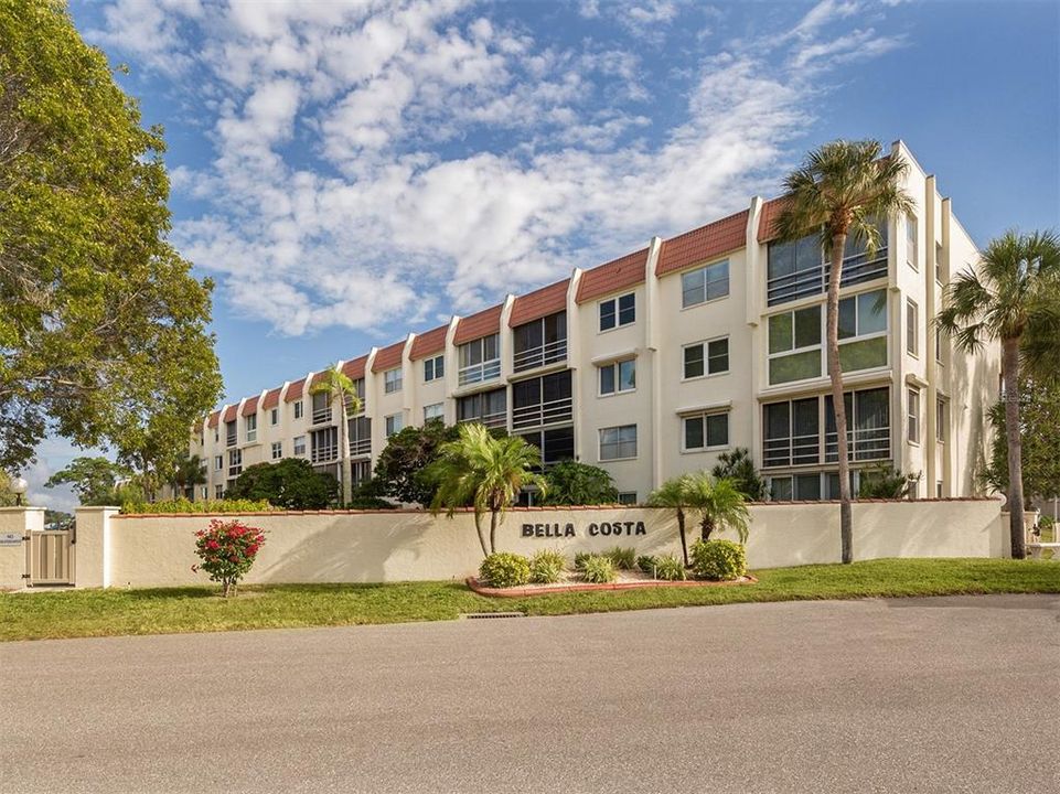 En Venta: $426,000 (2 camas, 2 baños, 1008 Pies cuadrados)