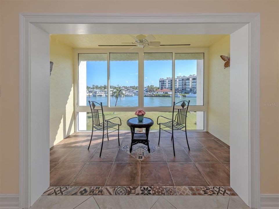 En Venta: $426,000 (2 camas, 2 baños, 1008 Pies cuadrados)