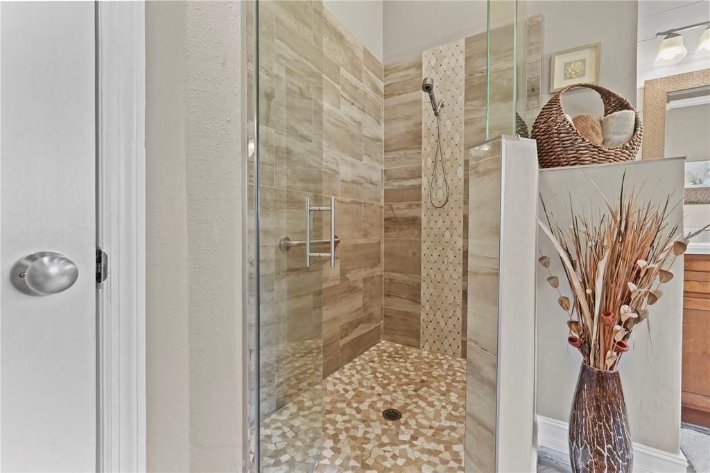 Под контрактом: $469,999 (3 спален, 2 ванн, 1843 Квадратных фут)