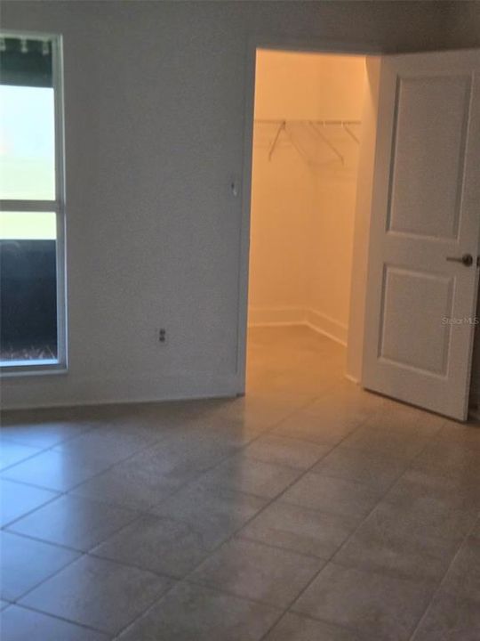 For Sale: $95,000 (1 beds, 1 baths, 708 Square Feet)