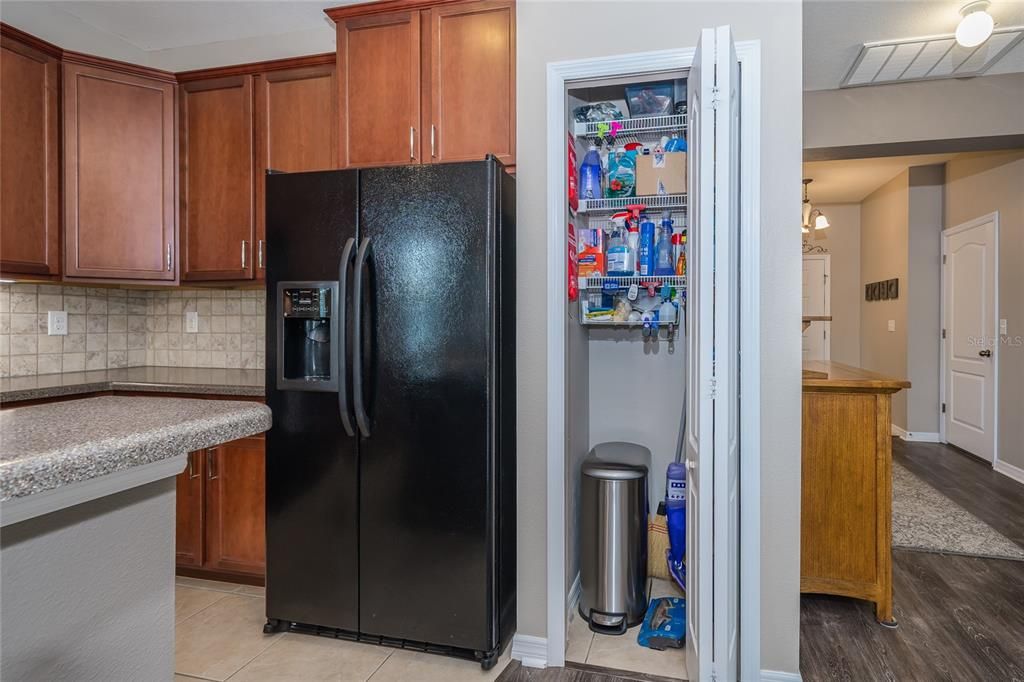 Activo con contrato: $329,000 (3 camas, 2 baños, 1598 Pies cuadrados)
