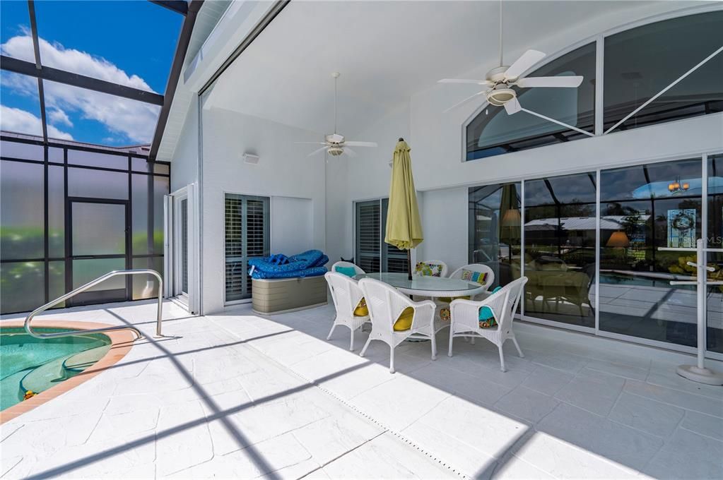 En Venta: $950,000 (3 camas, 3 baños, 2585 Pies cuadrados)