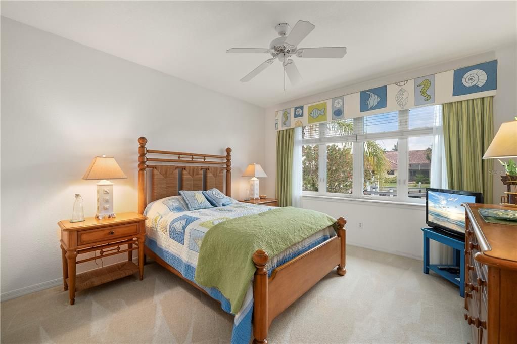 En Venta: $950,000 (3 camas, 3 baños, 2585 Pies cuadrados)
