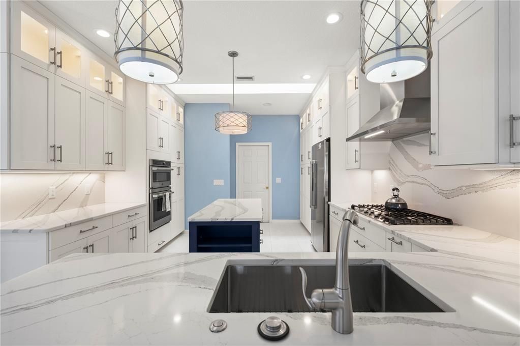 En Venta: $950,000 (3 camas, 3 baños, 2585 Pies cuadrados)
