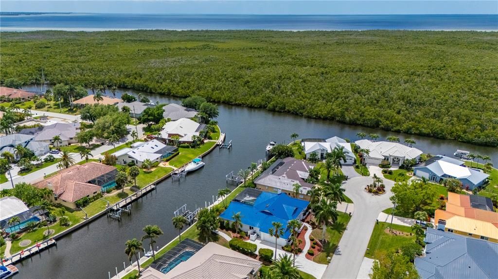 En Venta: $950,000 (3 camas, 3 baños, 2585 Pies cuadrados)