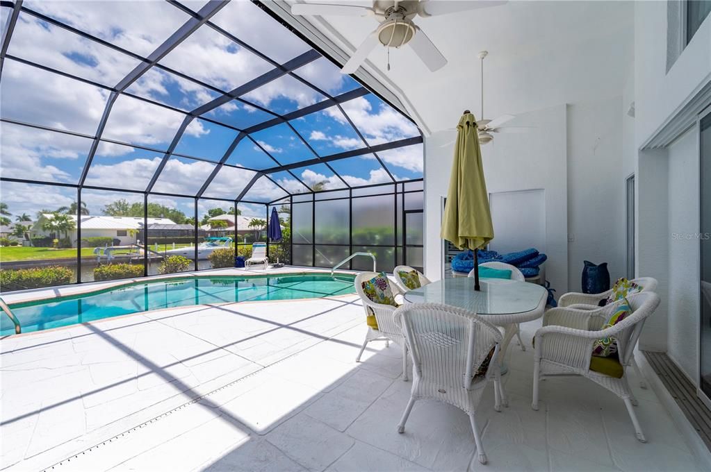 En Venta: $950,000 (3 camas, 3 baños, 2585 Pies cuadrados)