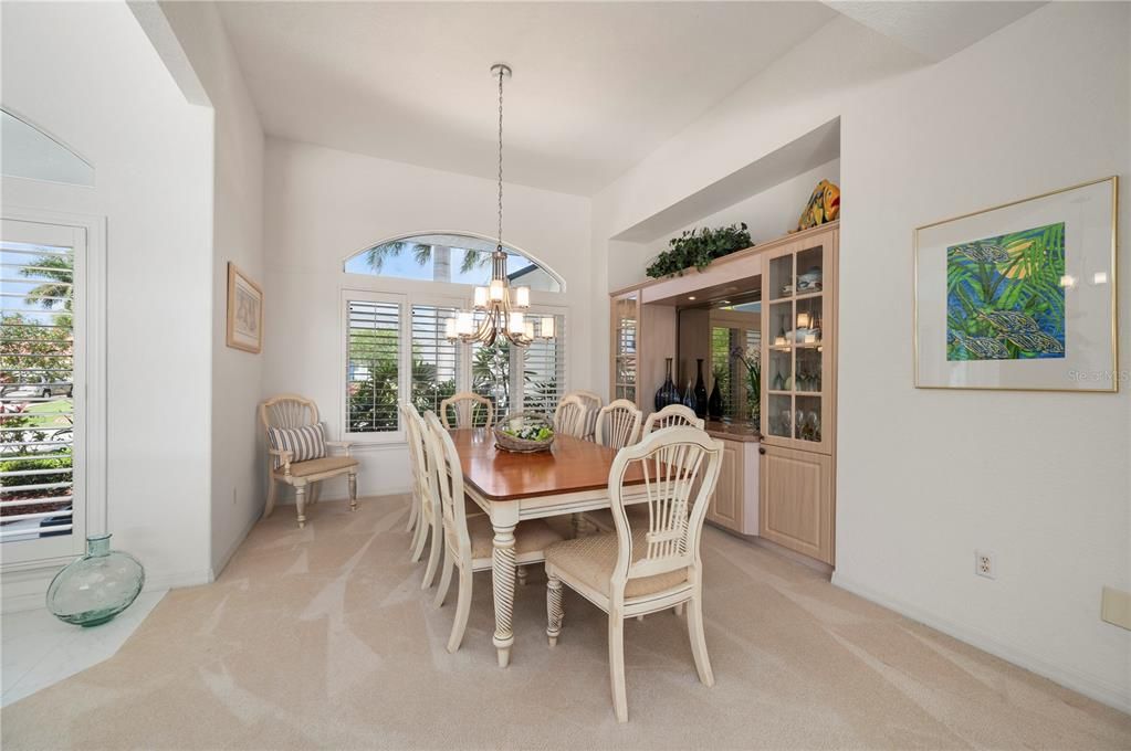 En Venta: $950,000 (3 camas, 3 baños, 2585 Pies cuadrados)