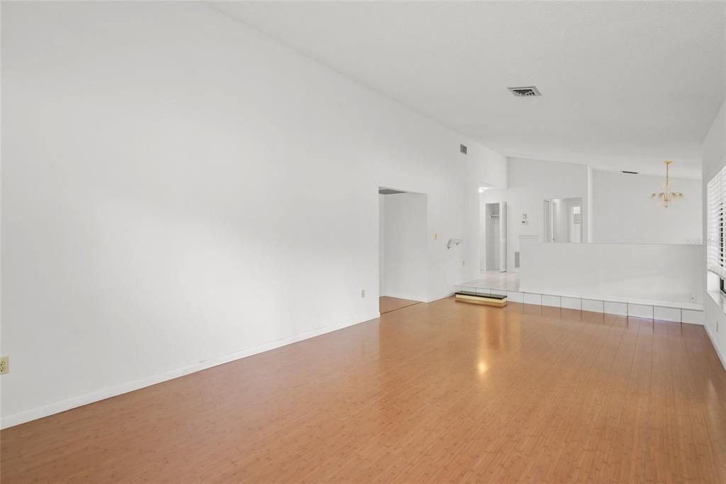 En Venta: $319,000 (3 camas, 2 baños, 2000 Pies cuadrados)