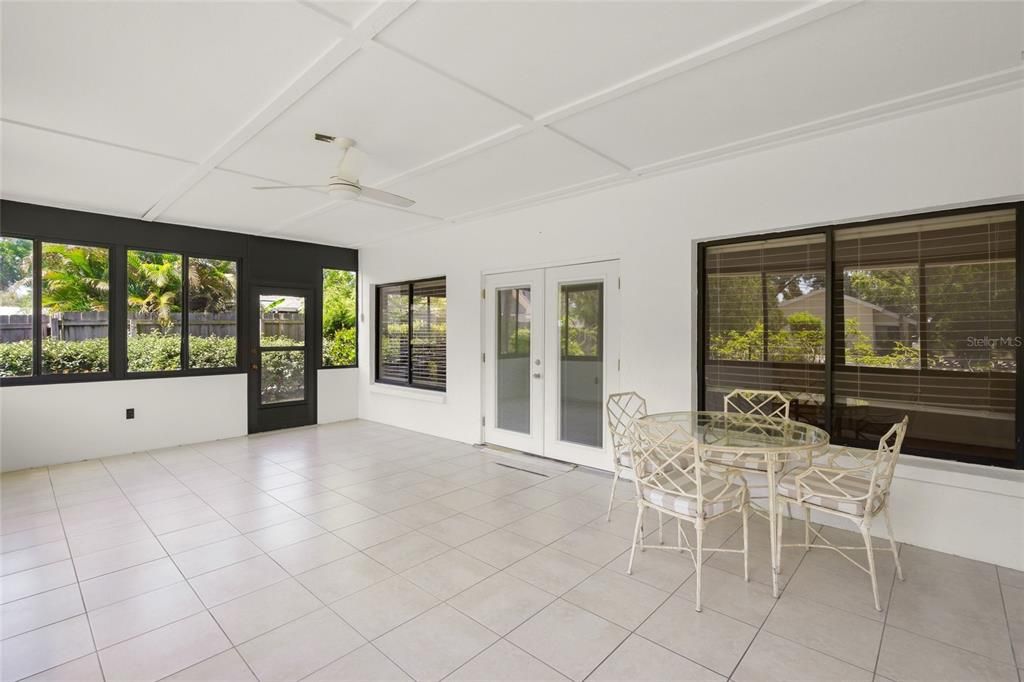 En Venta: $319,000 (3 camas, 2 baños, 2000 Pies cuadrados)
