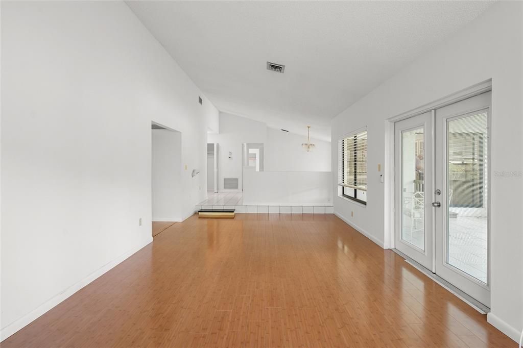 En Venta: $319,000 (3 camas, 2 baños, 2000 Pies cuadrados)