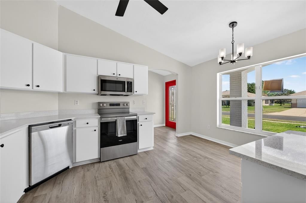Active With Contract: $374,000 (3 beds, 2 baths, 1682 Square Feet)