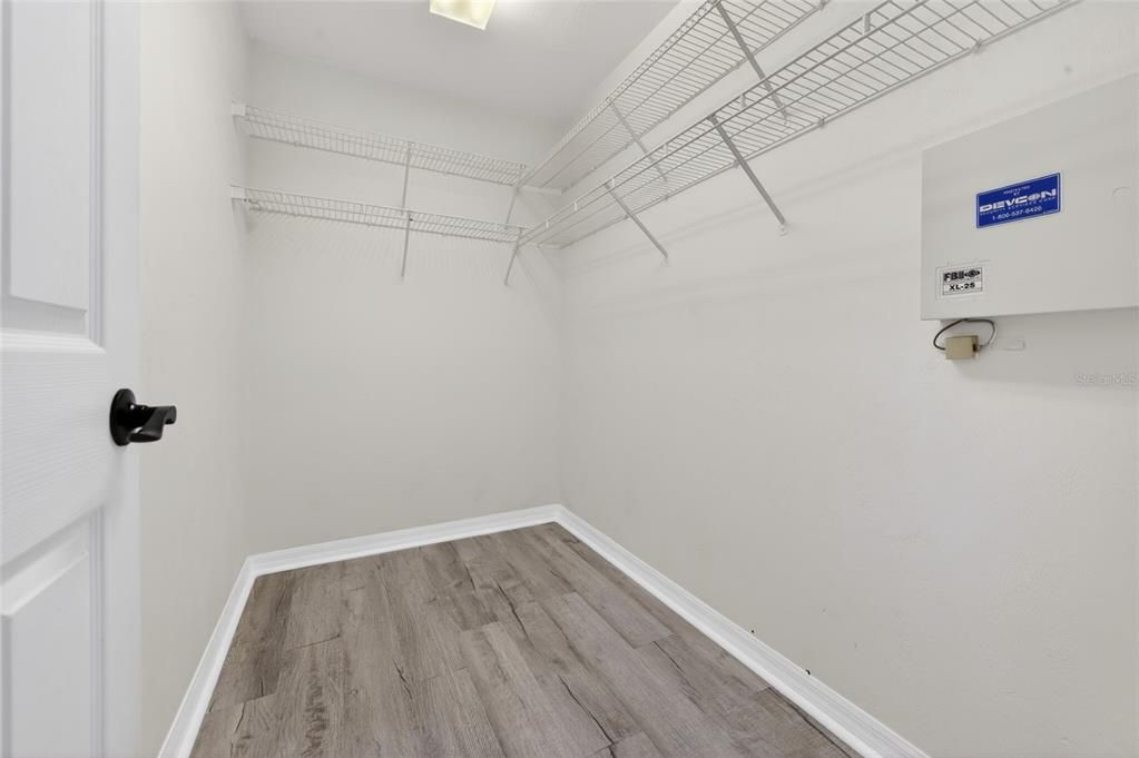 Active With Contract: $374,000 (3 beds, 2 baths, 1682 Square Feet)