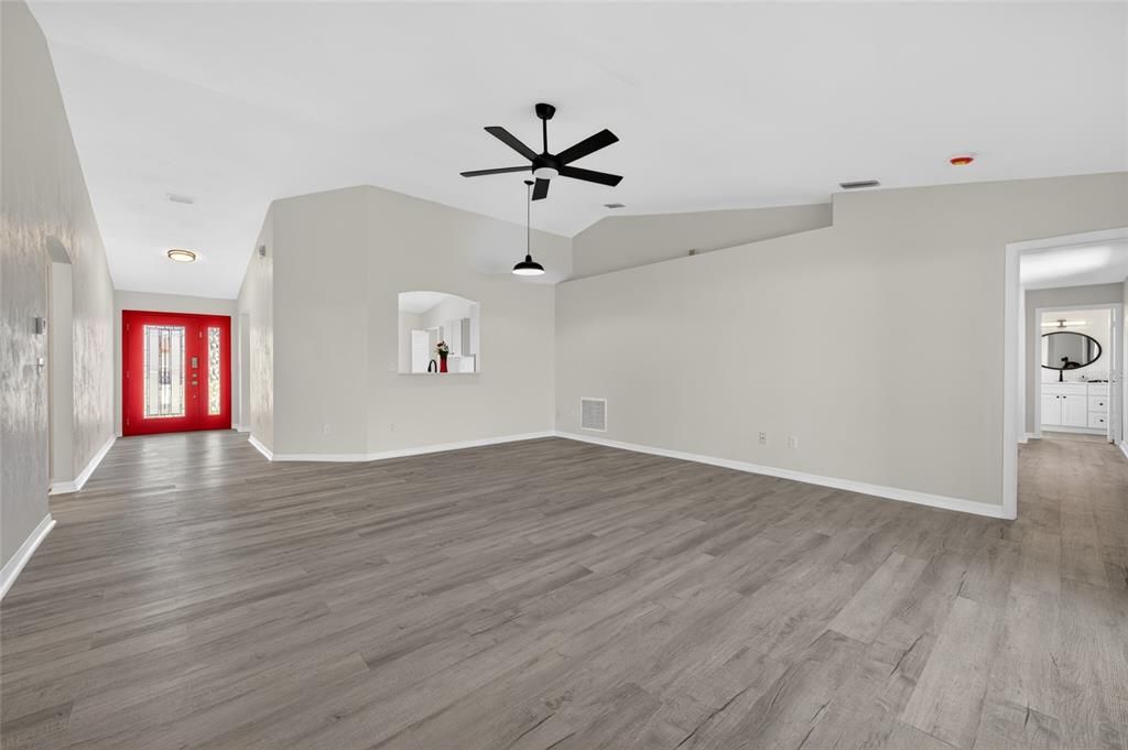 Active With Contract: $374,000 (3 beds, 2 baths, 1682 Square Feet)