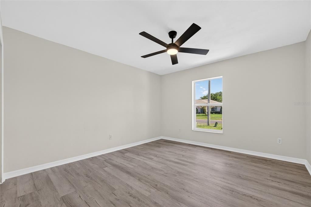 Active With Contract: $374,000 (3 beds, 2 baths, 1682 Square Feet)