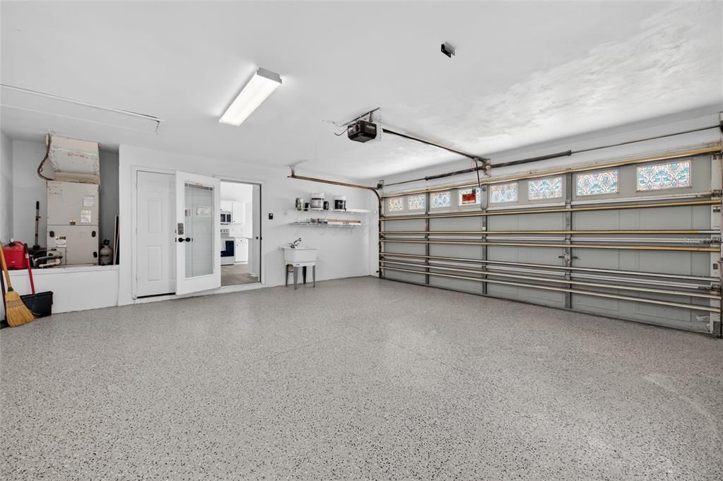 Active With Contract: $374,000 (3 beds, 2 baths, 1682 Square Feet)