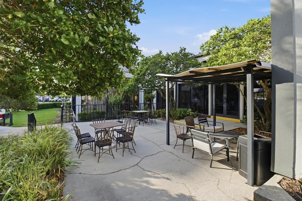 Active With Contract: $228,500 (2 beds, 2 baths, 583 Square Feet)
