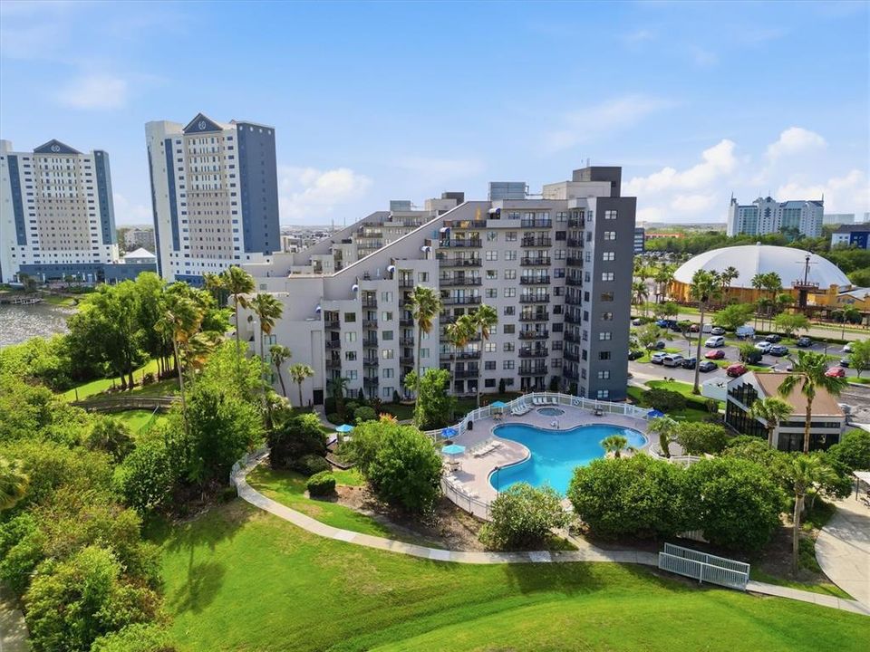 Active With Contract: $228,500 (2 beds, 2 baths, 583 Square Feet)