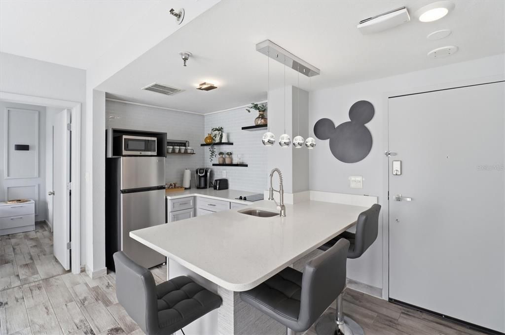 Active With Contract: $228,500 (2 beds, 2 baths, 583 Square Feet)