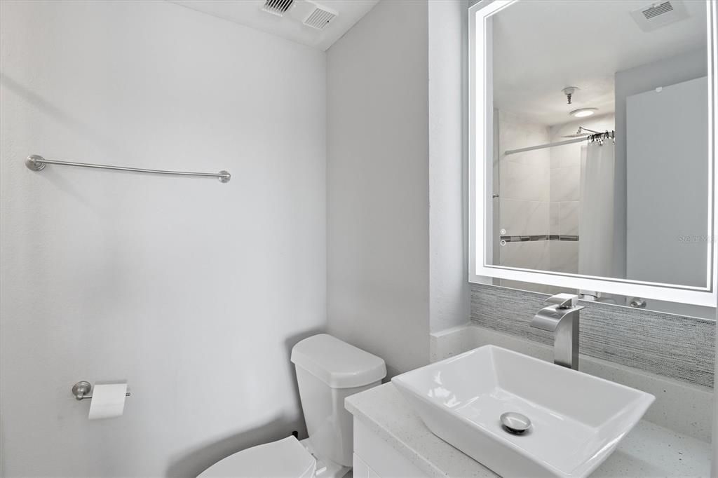 Active With Contract: $228,500 (2 beds, 2 baths, 583 Square Feet)