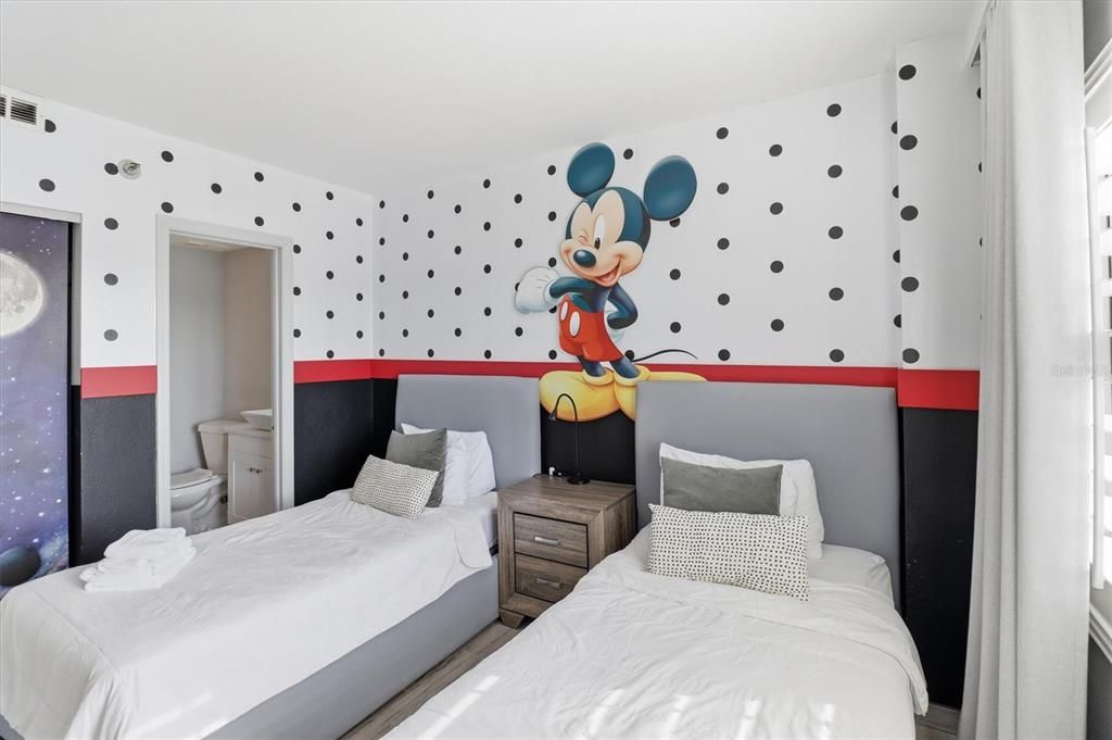 Active With Contract: $228,500 (2 beds, 2 baths, 583 Square Feet)