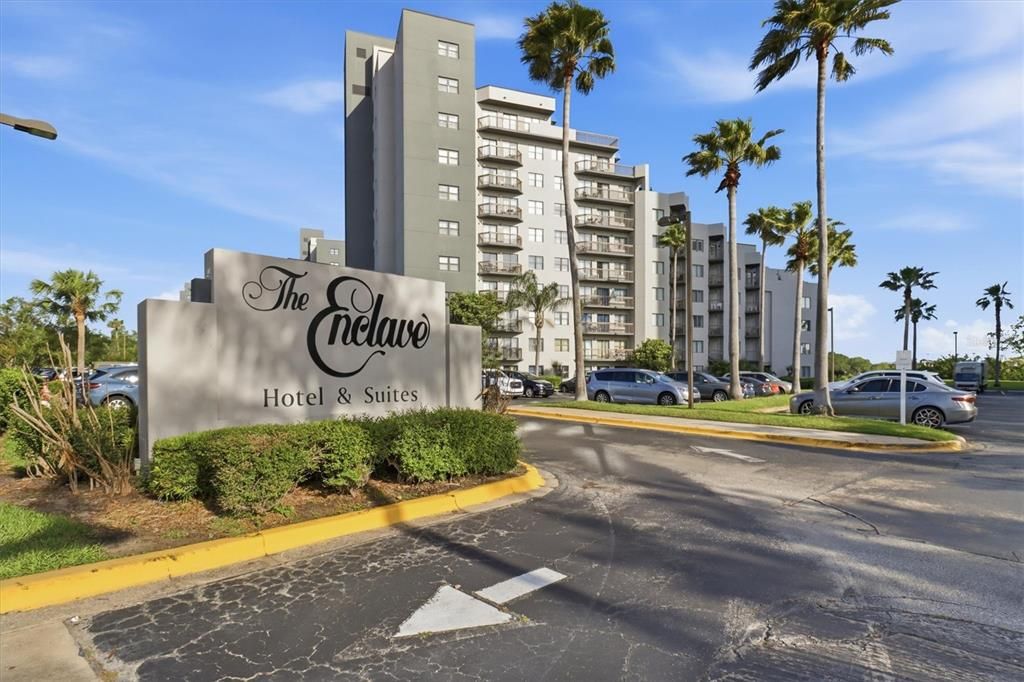 Active With Contract: $228,500 (2 beds, 2 baths, 583 Square Feet)