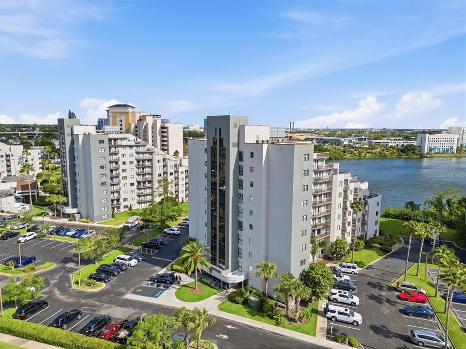 Active With Contract: $228,500 (2 beds, 2 baths, 583 Square Feet)