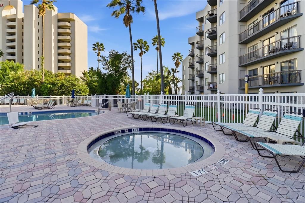 Active With Contract: $228,500 (2 beds, 2 baths, 583 Square Feet)