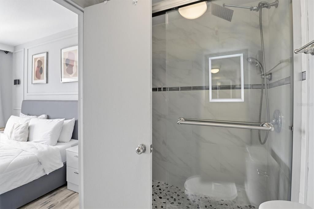 Active With Contract: $228,500 (2 beds, 2 baths, 583 Square Feet)