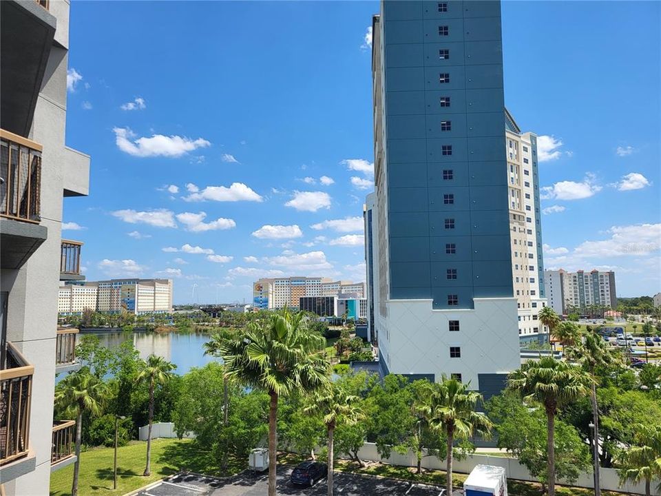 Active With Contract: $228,500 (2 beds, 2 baths, 583 Square Feet)