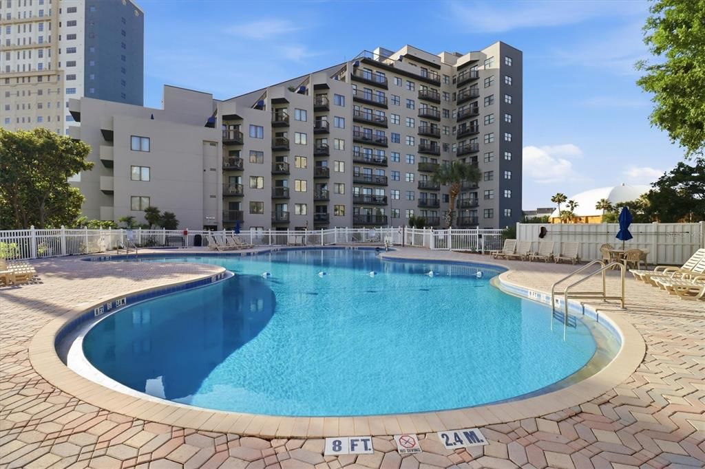 Active With Contract: $228,500 (2 beds, 2 baths, 583 Square Feet)