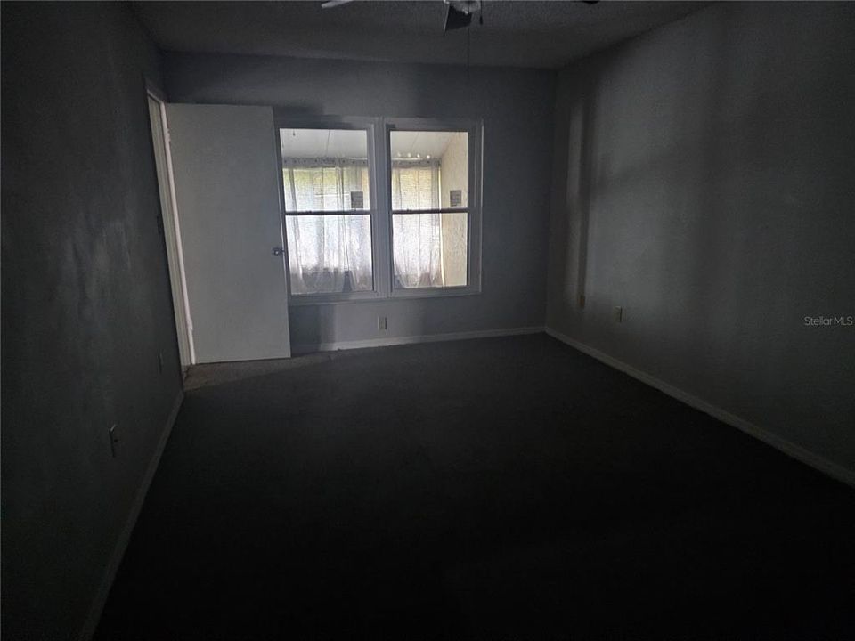 На продажу: $170,999 (2 спален, 2 ванн, 1038 Квадратных фут)