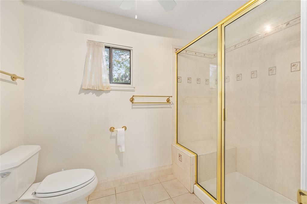 Под контрактом: $99,999 (2 спален, 2 ванн, 1144 Квадратных фут)