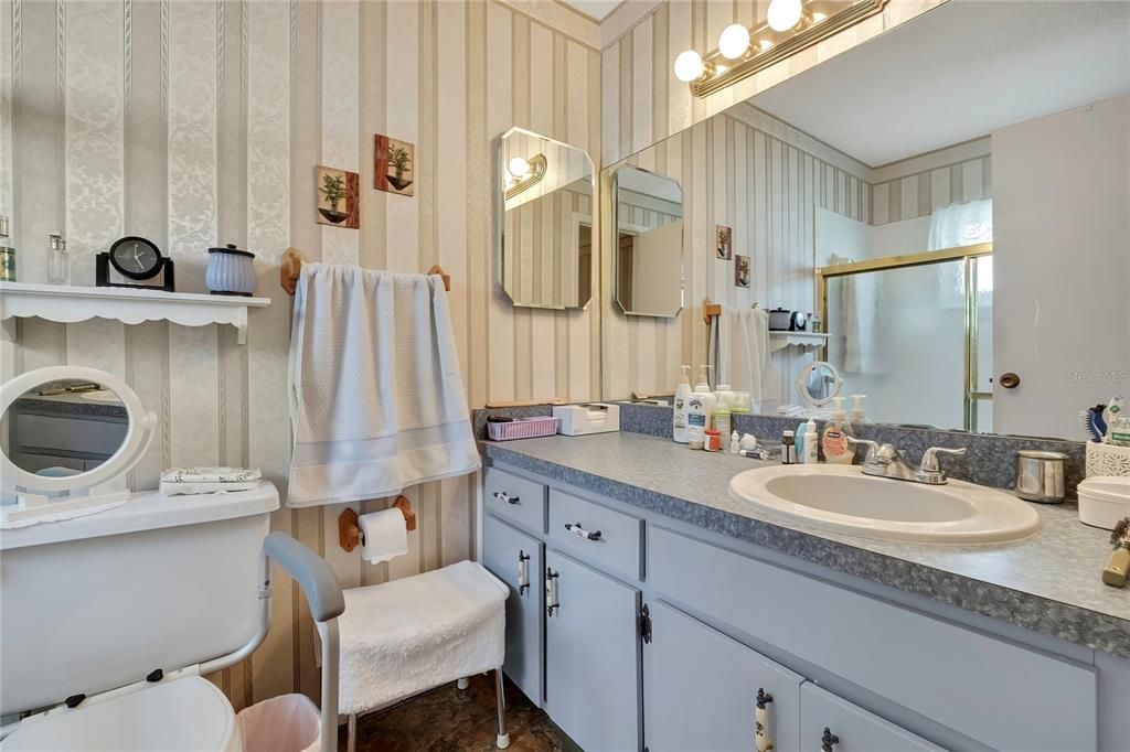 Activo con contrato: $259,000 (2 camas, 2 baños, 1389 Pies cuadrados)