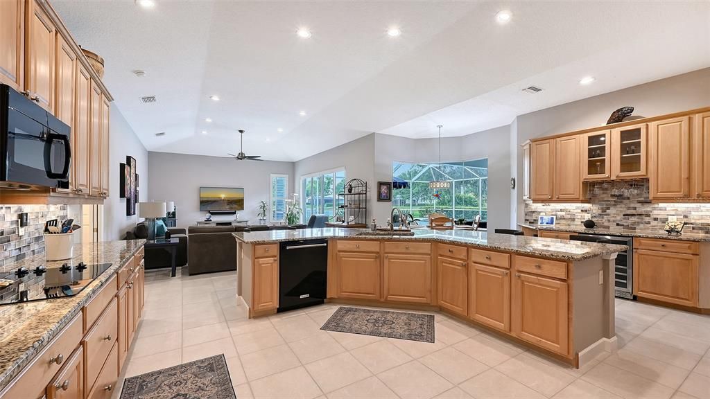 Active With Contract: $879,900 (3 beds, 2 baths, 2892 Square Feet)
