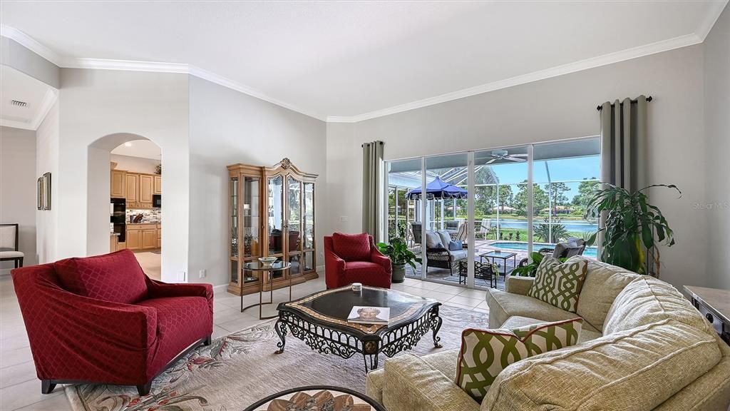 Active With Contract: $879,900 (3 beds, 2 baths, 2892 Square Feet)